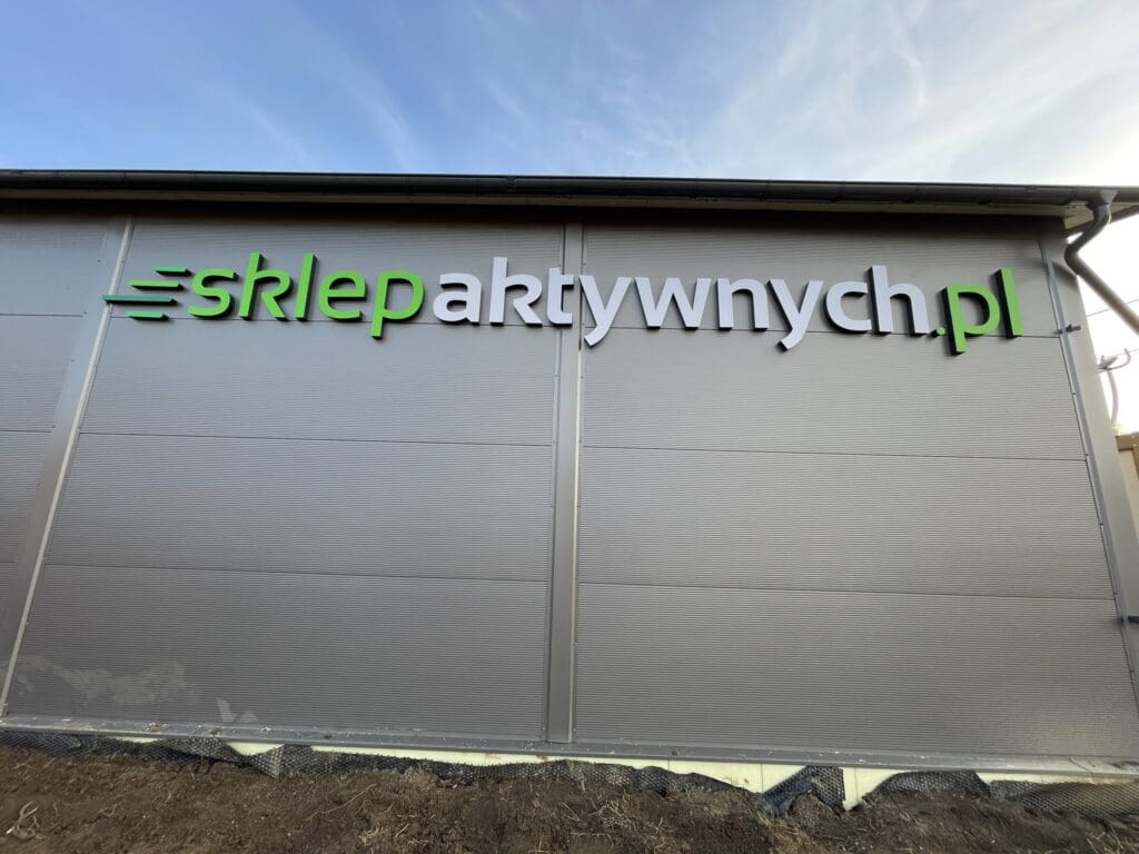 sklep aktywnych, Litery blokowe, świecące logo, Podświetlana reklama 3D, Świetlne litery przestrzenne