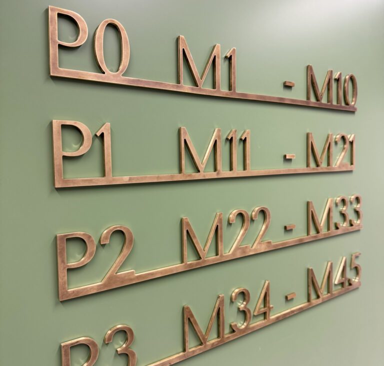 Oznakowanie inwestycji budowlanych – dlaczego jest kluczowe?