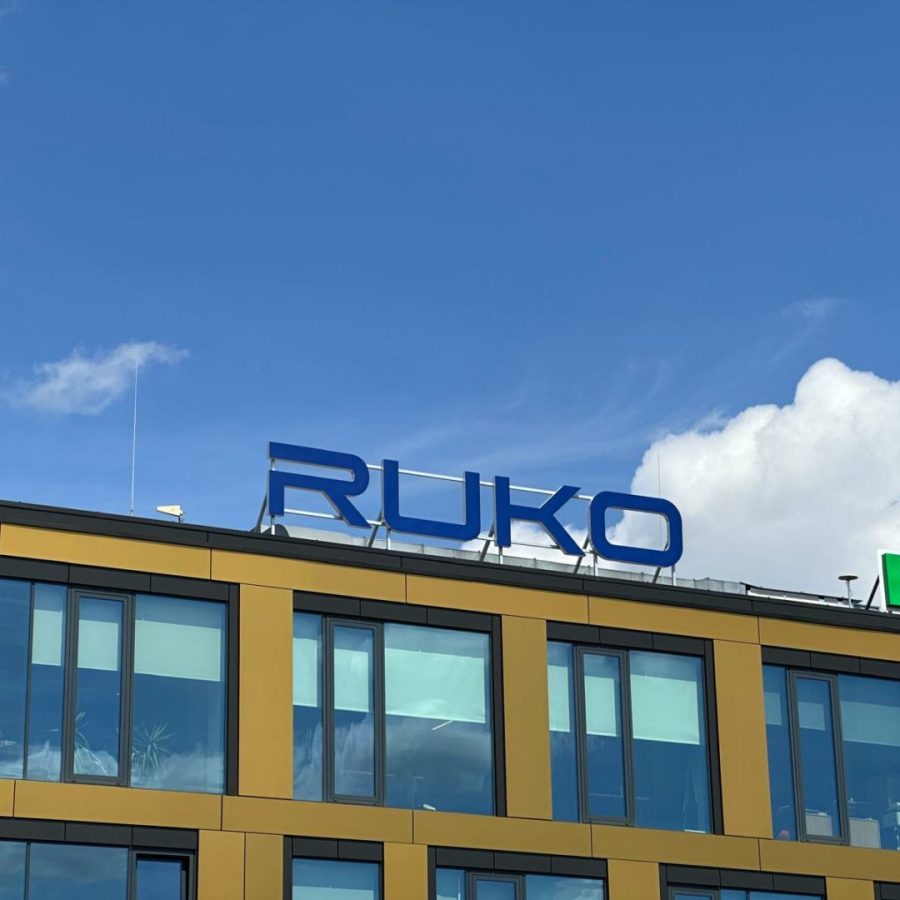 jak powstaje logo na budynku